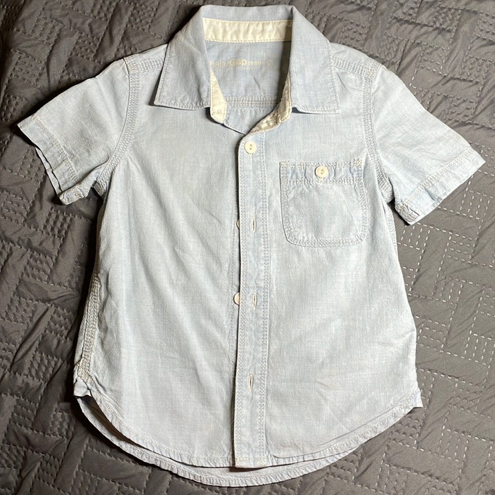 🍀4/$20 - Light chambray baby Gap shirt Size 3